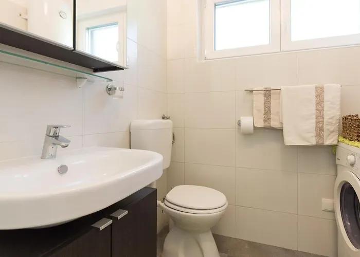 Apartment Carmen By El-pi Tours Njivice