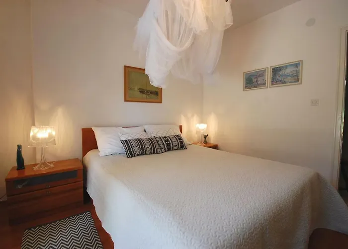 Apartman Carmen By El-pi Tours